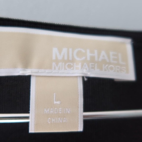 Michael Kors eyelet top gold hardware. V neck - Picture 2 of 5